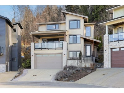 50778 LEDGESTONE Place | Chilliwack British Columbia | Slide Image Four