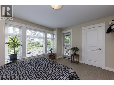 263 5TH Street | North Vancouver British Columbia | Slide Image Fourteen