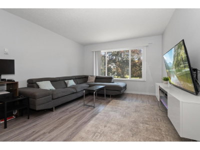 45598 MCINTOSH Drive | Chilliwack British Columbia | Slide Image Four