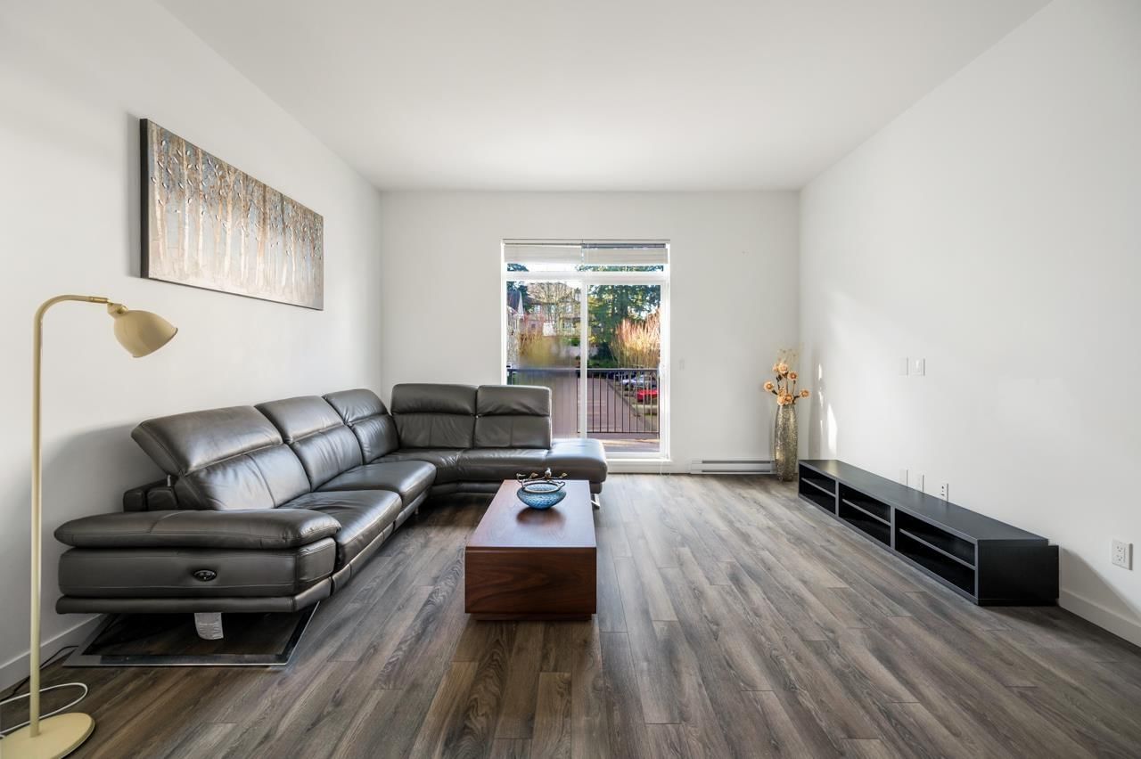15268 28 Avenue, Surrey, British Columbia V4P 0E8