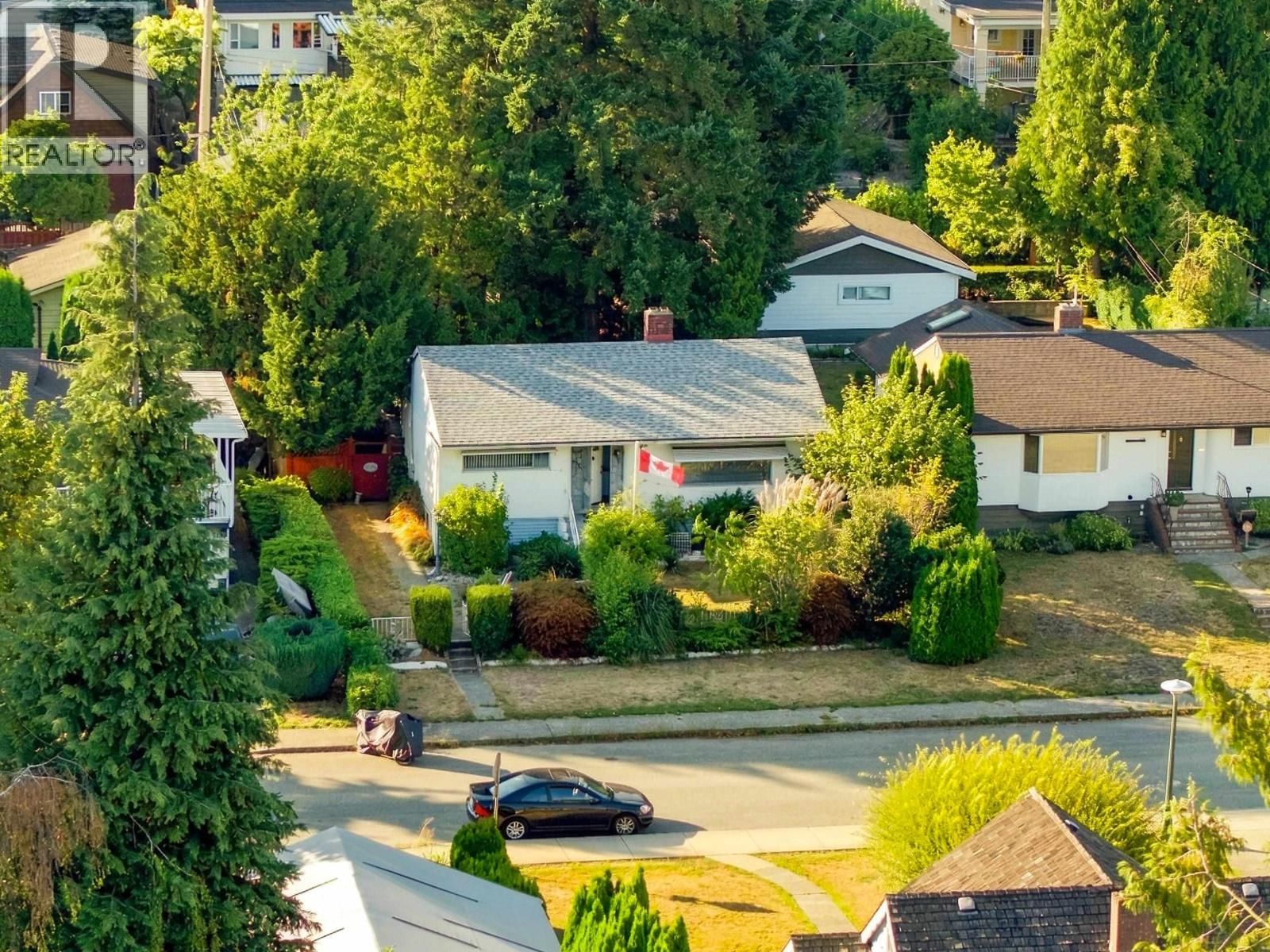 121 SINCLAIR Avenue, New Westminster, British Columbia V3L 1Z8