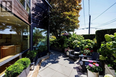 126 ST. JAMES Road | North Vancouver British Columbia | Slide Image Fourteen