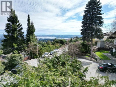 478 CRAIGMOHR Drive | West Vancouver British Columbia | Slide Image Seventeen