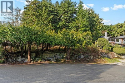 478 CRAIGMOHR Drive | West Vancouver British Columbia | Slide Image Nine