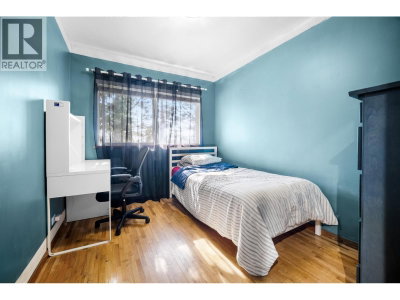 521 BROOKMERE Avenue | Coquitlam British Columbia | Slide Image Eleven