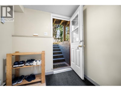 521 BROOKMERE Avenue | Coquitlam British Columbia | Slide Image Nineteen