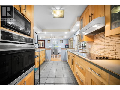 521 BROOKMERE Avenue | Coquitlam British Columbia | Slide Image Nine