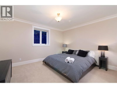 460 WESTHOLME Road | West Vancouver British Columbia | Slide Image Thirty-one