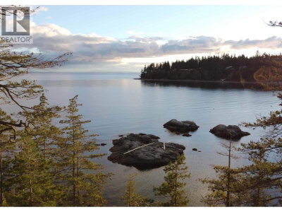 7643 COVE BEACH Road | Halfmoon Bay British Columbia | Slide Image Four
