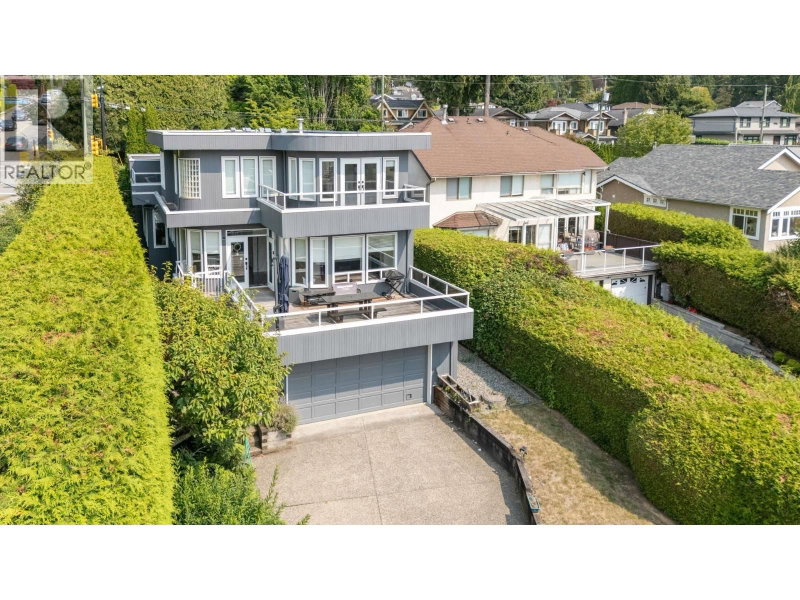 1494 INGLEWOOD Avenue West Vancouver British Columbia, V7T 1Z1 - 5 Bedrooms Home For Sale