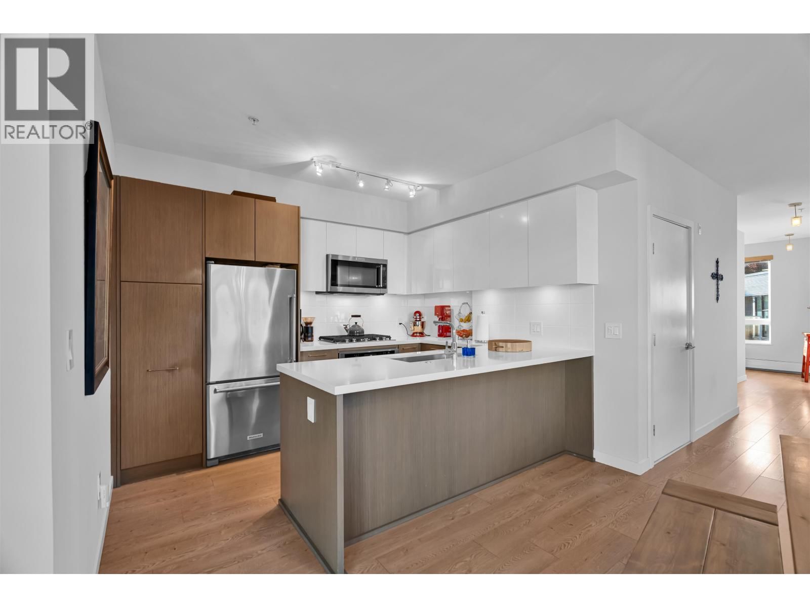 417 GREAT NORTHERN Way, Vancouver, British Columbia V5T 0G7