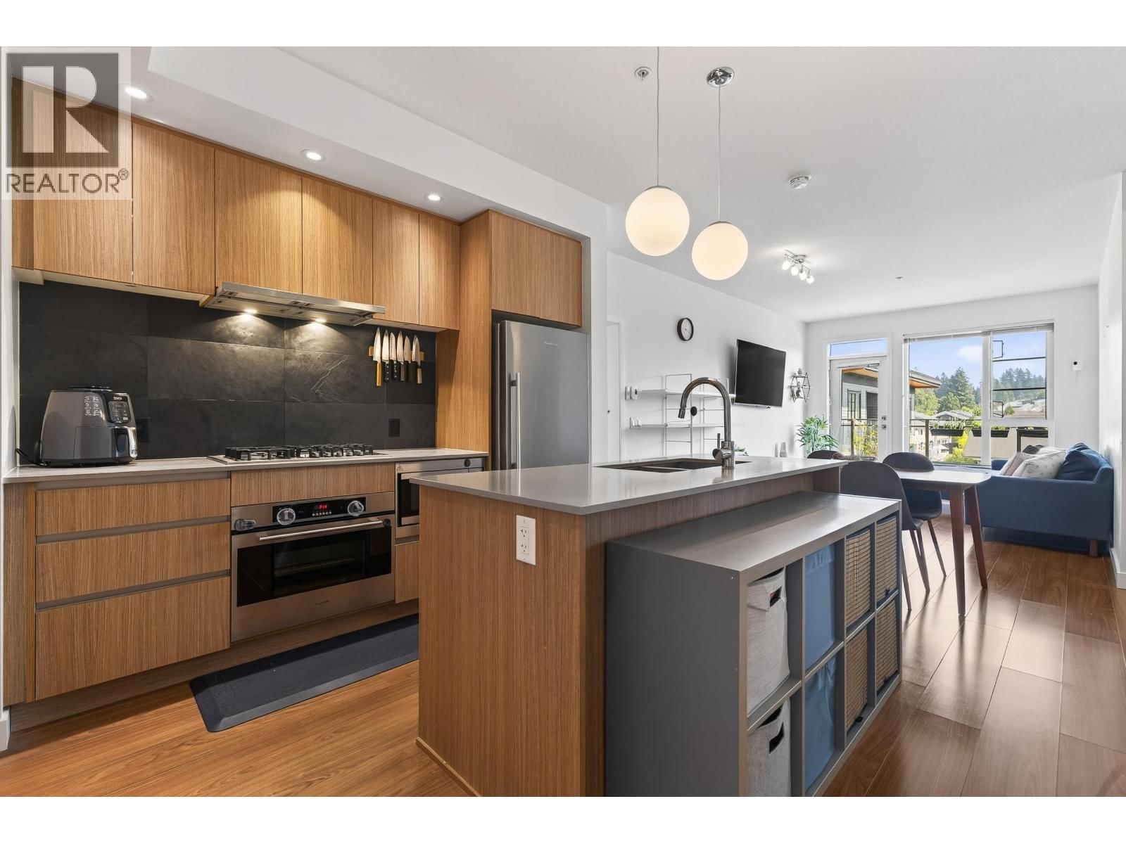 516 FOSTER Avenue, Coquitlam, British Columbia V3J 0H8