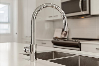 1968 PARALLEL Road North | Abbotsford British Columbia | Slide Image Ten