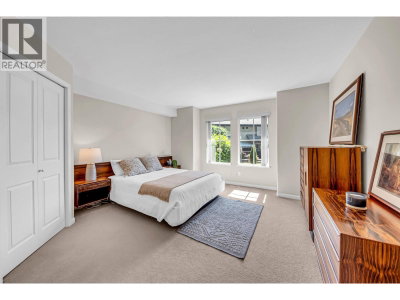 1550 LARKHALL Crescent | North Vancouver British Columbia | Slide Image Fifteen