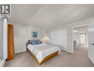 1550 LARKHALL Crescent | North Vancouver British Columbia | Slide Image Nineteen