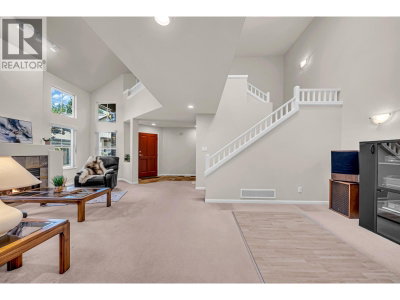 1550 LARKHALL Crescent | North Vancouver British Columbia | Slide Image Six