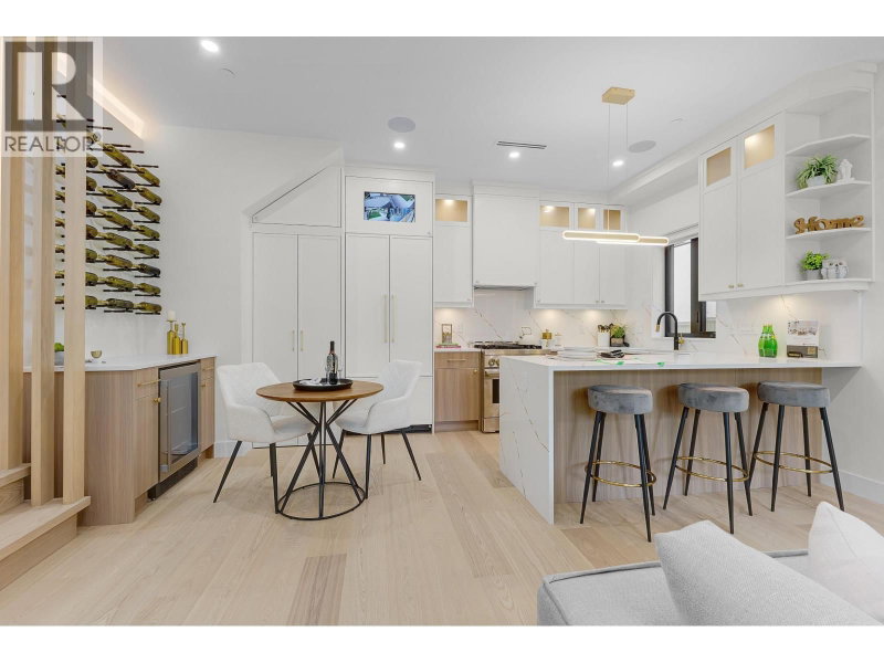 182 ONTARIO Place Vancouver British Columbia, V5W 1S2 - 3 Bedrooms Condo For Sale
