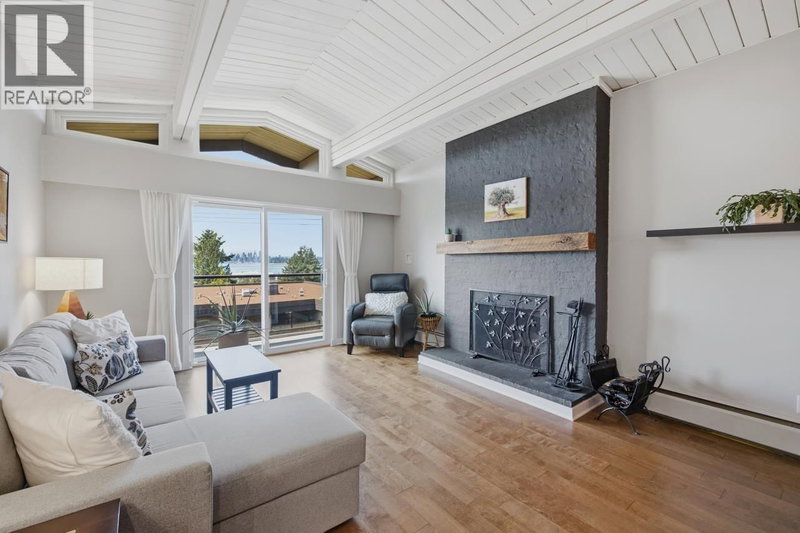 325 3RD Street North Vancouver British Columbia, V7M 1G3 - 2 Bedrooms Condo For Sale