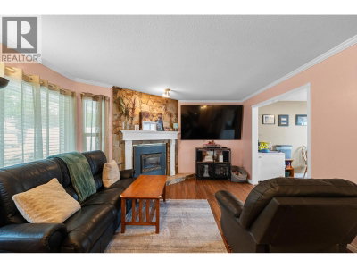 22760 BALABANIAN Circle | Maple Ridge British Columbia | Slide Image Three