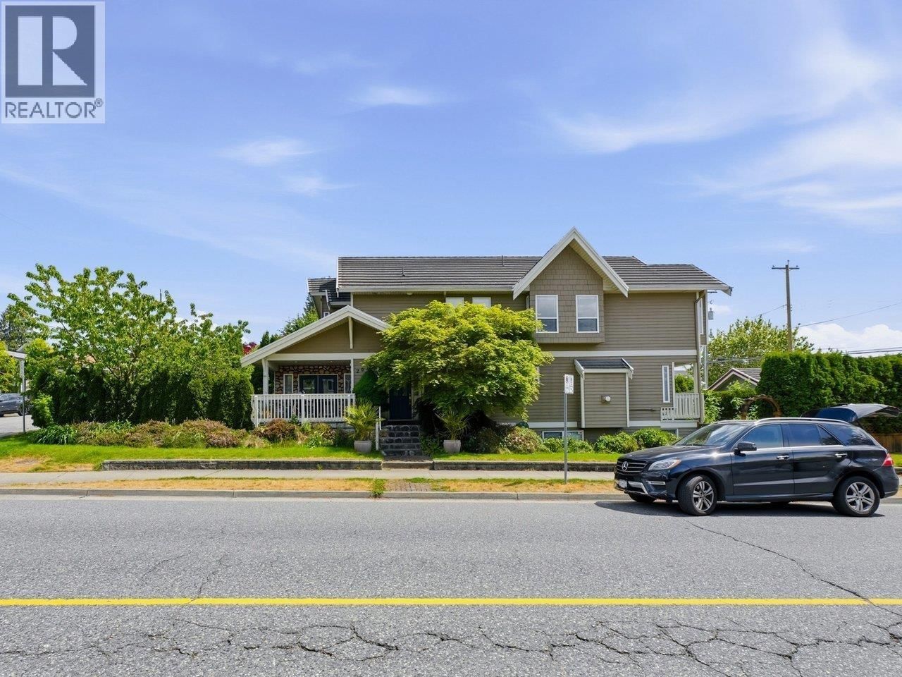 2048 ST. GEORGES Avenue, North Vancouver, British Columbia V7L 3K2