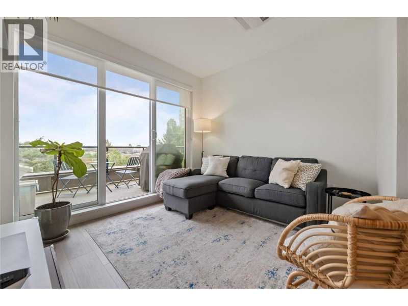 7588 16TH Street Burnaby British Columbia, V3N 0H8 - 1 Bedroom Condo For Sale