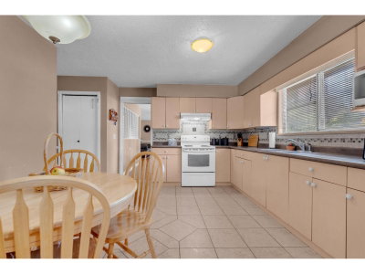 14110 72A Avenue | Surrey British Columbia | Slide Image Ten