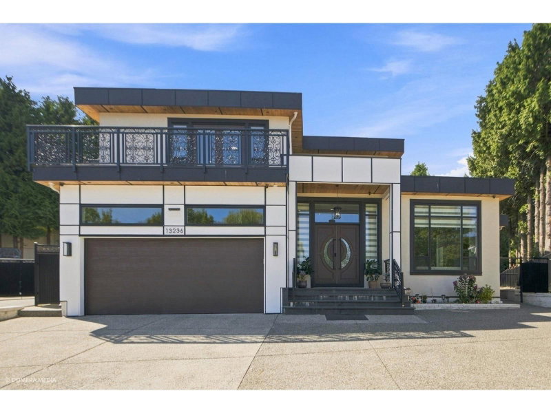 13236 78A Avenue Surrey British Columbia, V3W 7B7 - 10 Bedrooms Home For Sale
