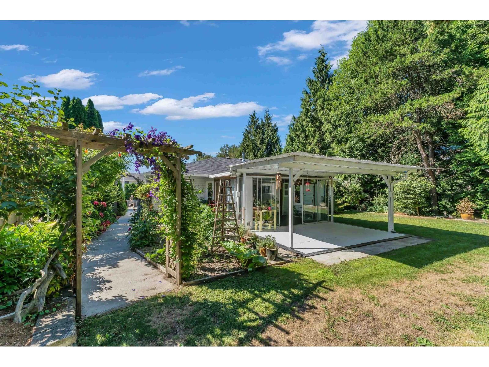 9079 144 Street, Surrey, British Columbia V3V 5Z9