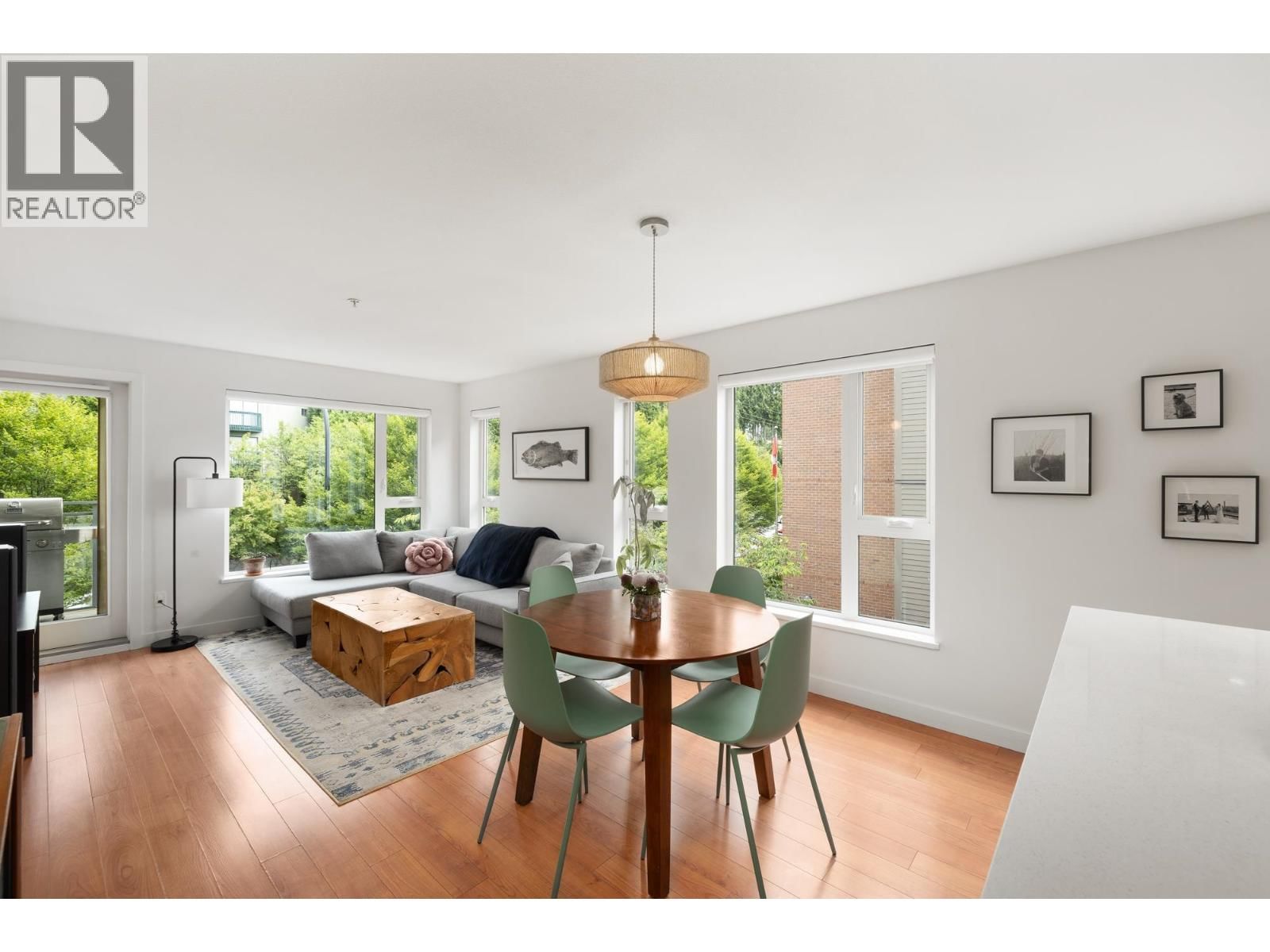 221 3RD Street, North Vancouver, British Columbia V7L 0C1