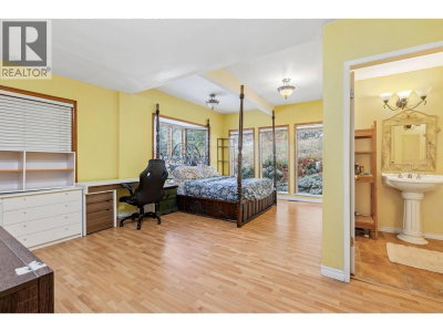 556 BALLANTREE Road | West Vancouver British Columbia | Slide Image Thirteen