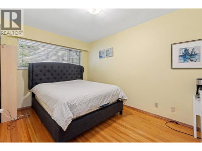556 BALLANTREE Road | West Vancouver British Columbia | Slide Image Fifteen