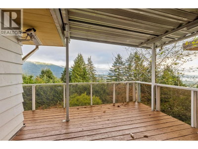556 BALLANTREE Road | West Vancouver British Columbia | Slide Image Twenty-eight