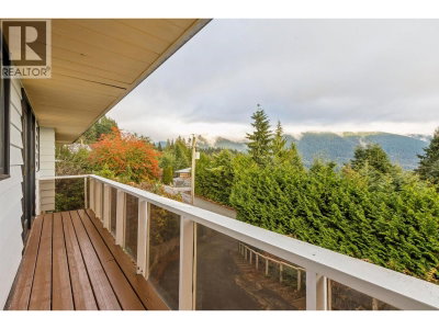 556 BALLANTREE Road | West Vancouver British Columbia | Slide Image Thirty