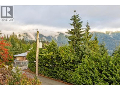 556 BALLANTREE Road | West Vancouver British Columbia | Slide Image Thirty-two
