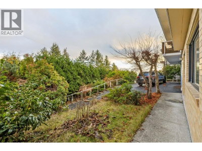 556 BALLANTREE Road | West Vancouver British Columbia | Slide Image Thirty-three