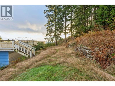 556 BALLANTREE Road | West Vancouver British Columbia | Slide Image Thirty-eight