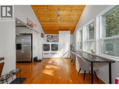3342 FROMME Road | North Vancouver British Columbia | Slide Image Ten