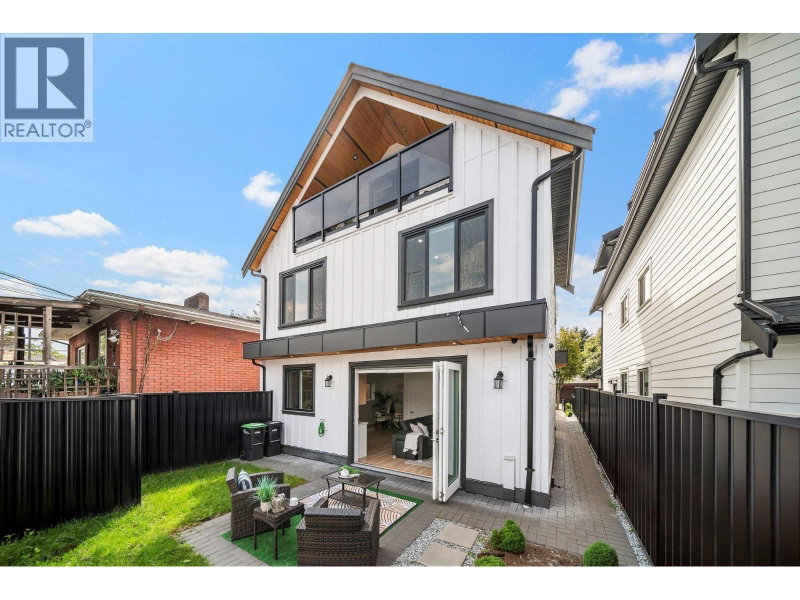 2369 ADANAC Street Vancouver British Columbia, V5L 2E9 - 3 Bedrooms Condo For Sale
