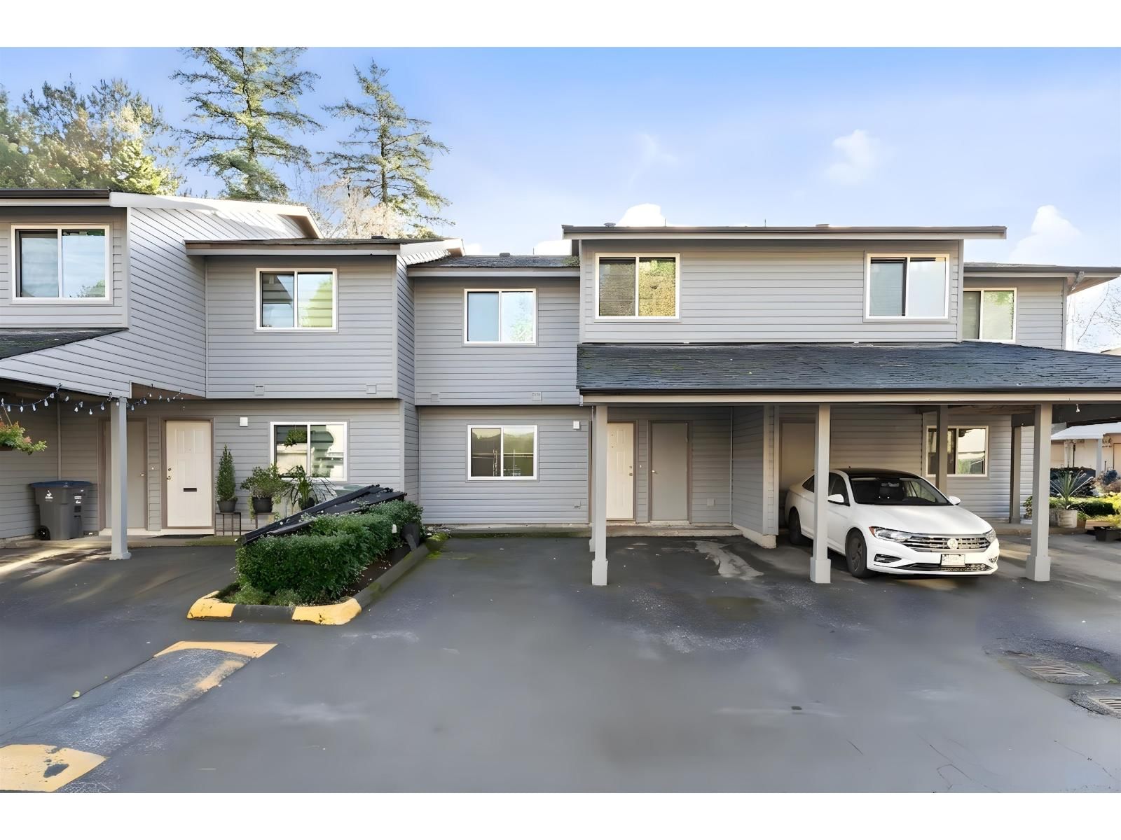 7261 140 Street, Surrey, British Columbia V3W 5J6