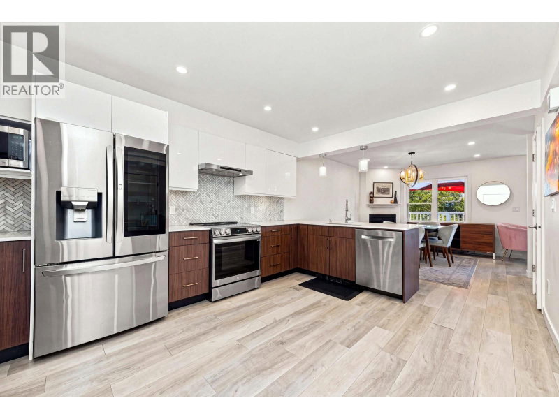 1513 BOWSER Avenue North Vancouver British Columbia, V7P 2Y4 - 3 Bedrooms Condo For Sale