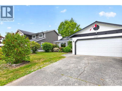 23425 WHIPPOORWILL Avenue | Maple Ridge British Columbia | Slide Image Four
