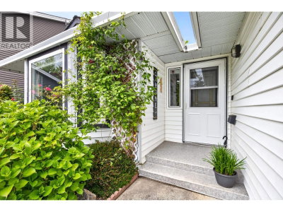 23425 WHIPPOORWILL Avenue | Maple Ridge British Columbia | Slide Image Five