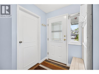 23425 WHIPPOORWILL Avenue | Maple Ridge British Columbia | Slide Image Seven