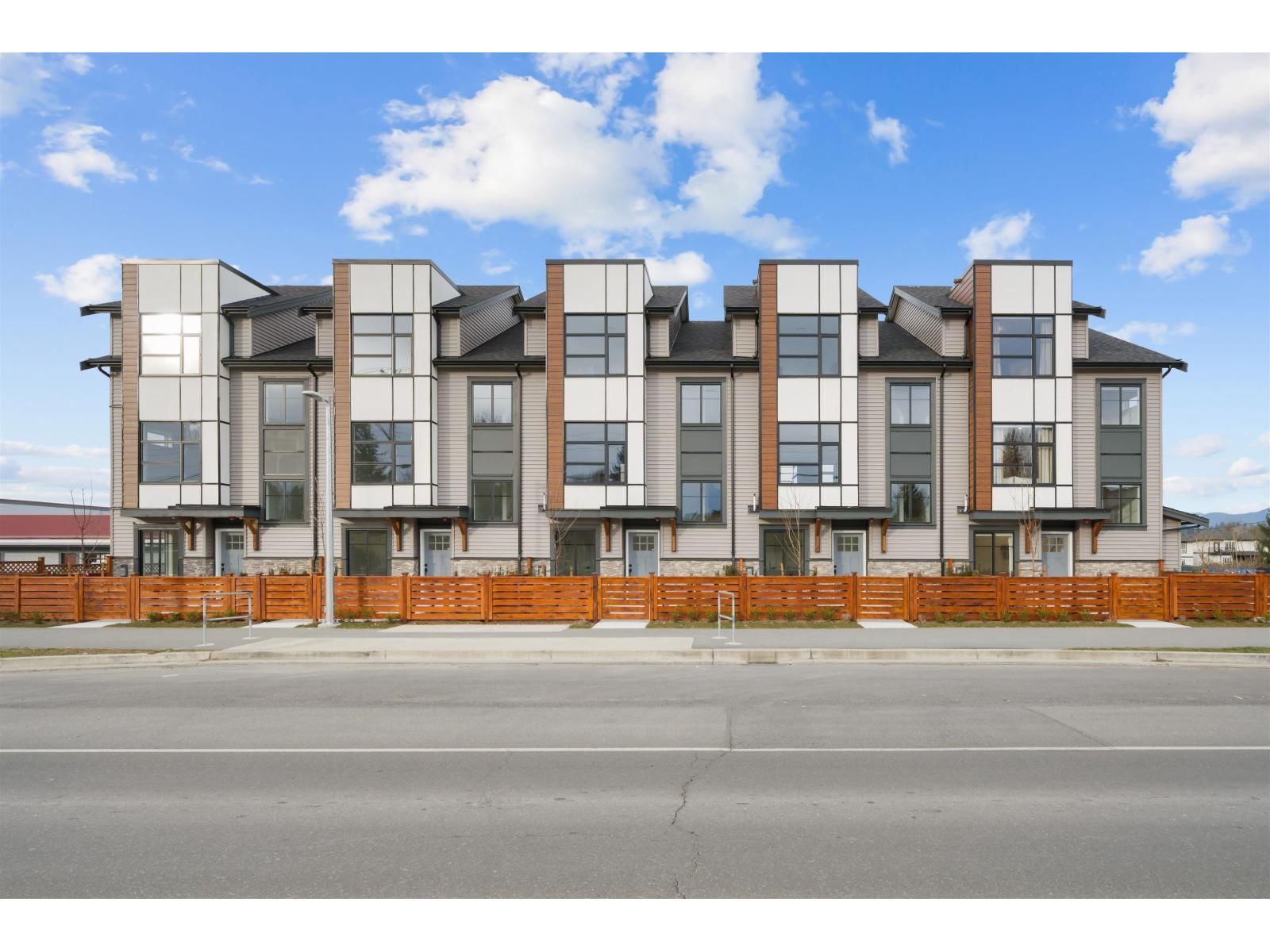 32929 CHERRY Avenue, Mission, British Columbia V2V 0M3