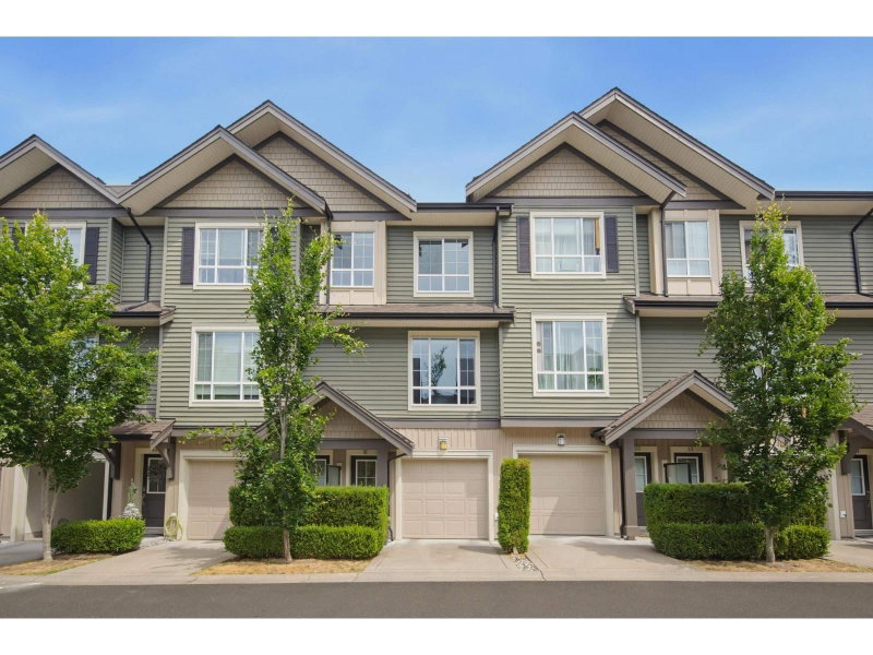 4967 220 Street Langley British Columbia, V3A 0G3 - 3 Bedrooms Condo For Sale