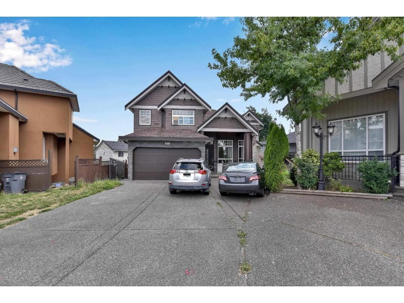 6842 131 Street Surrey British Columbia, V3W 1R8 - 9 Bedrooms Home For Sale