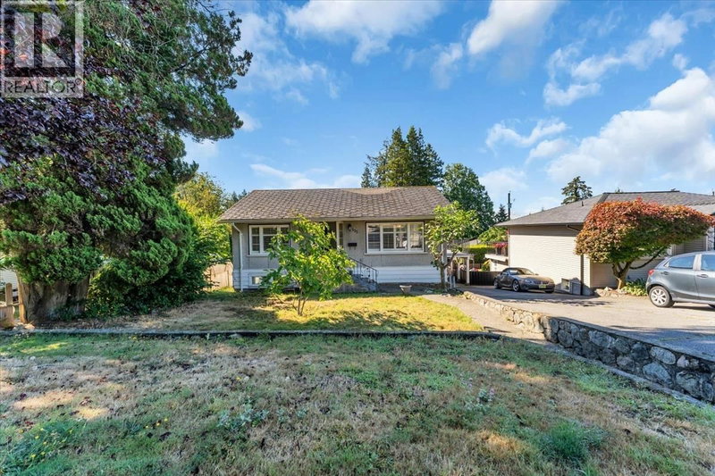 135 27 Street North Vancouver British Columbia, V7N 1B3 - 5 Bedrooms Home For Sale