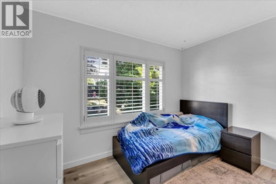 135 27 Street | North Vancouver British Columbia | Slide Image Fourteen