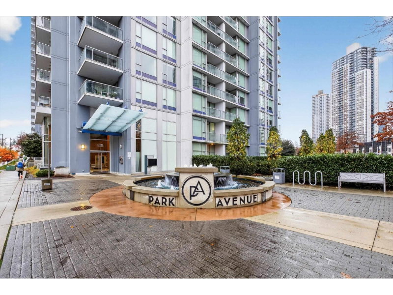 13696 100 Avenue Surrey British Columbia, V3T 0L5 - 1 Bedroom Condo For Sale