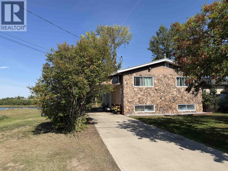 2733 RIVERVIEW Drive Vanderhoof British Columbia, V0J 3A2 - 3 Bedrooms Waterfront Home For sale